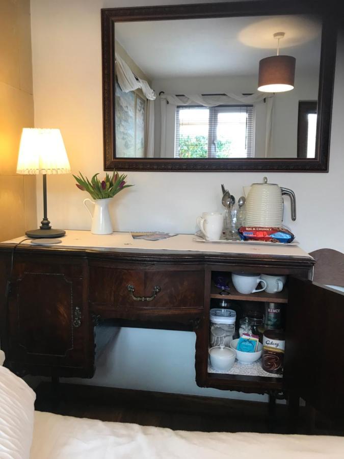 Cute Self-Contained Guest Room With Ensuite And Private Decked Porch In Glastonbury Exterior foto